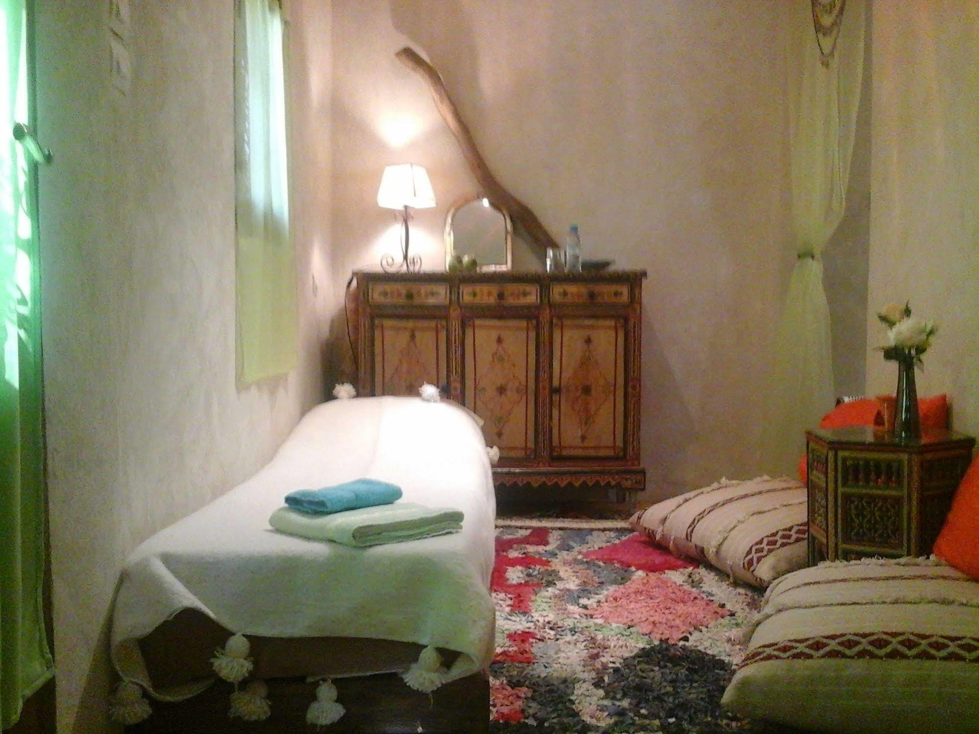 Au Bord De L'Eau Hotell Setti Fatma Exteriör bild